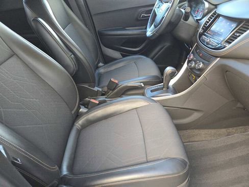 Certified 2022 Chevrolet Trax LT w/ LT Convenience Package image 14