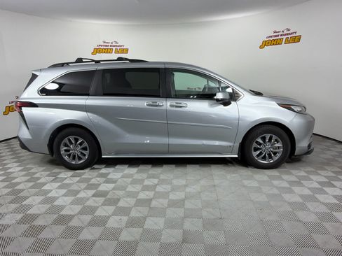 Used 2021 Toyota Sienna LE FWD image 7