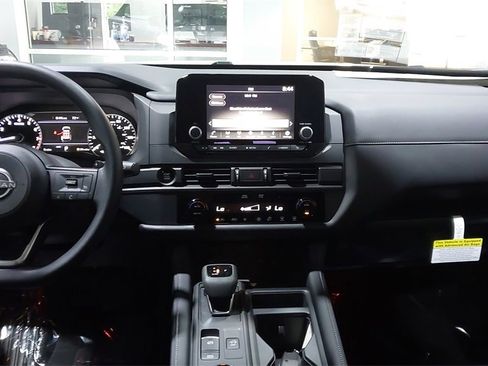 Certified 2025 Nissan Pathfinder S image 26