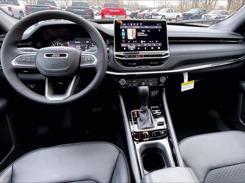 New 2026 Jeep Compass Latitude image 5