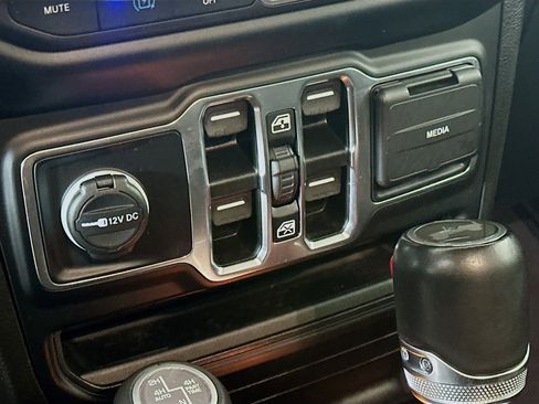 Used 2023 Jeep Wrangler Sahara image 25