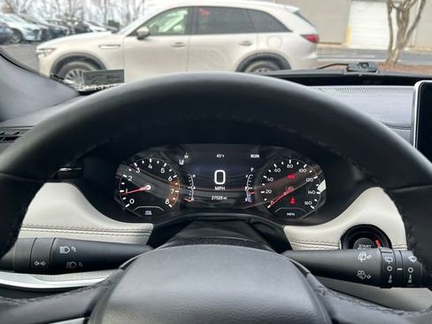 Used 2024 Jeep Compass Limited image 23