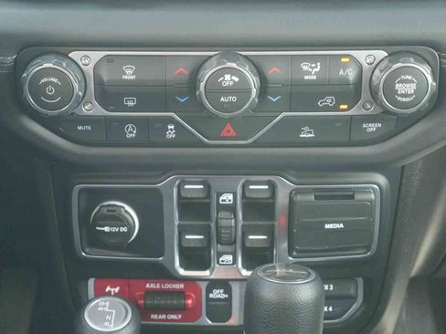 Certified 2026 Jeep Gladiator Mojave AWD/4WD image 8