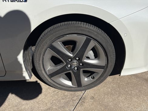 Used 2019 Toyota Prius XLE image 12