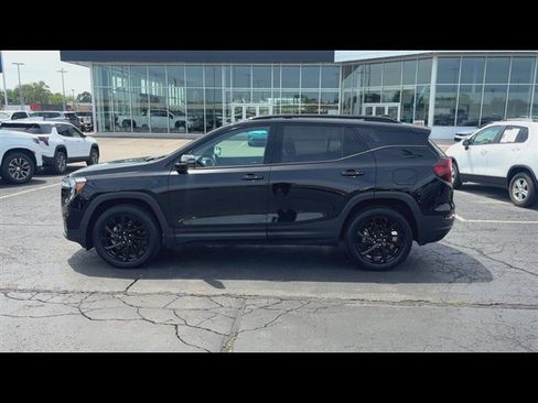 Used 2023 GMC Terrain SLT w/ Tech Package AWD/4WD image 5