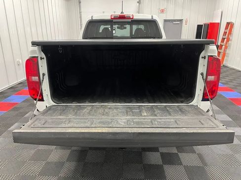 Used 2022 Chevrolet Colorado LT w/ LT Convenience Package AWD/4WD image 5