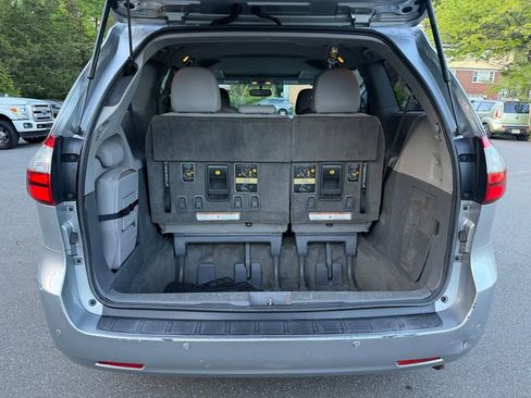 Used 2015 Toyota Sienna XLE w/ XLE Navigation Package FWD image 6