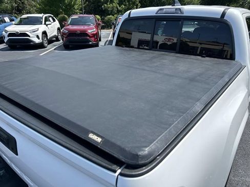 Used 2020 Toyota Tacoma SR AWD/4WD image 12