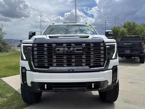 Used 2024 GMC Sierra 3500 Denali Ultimate AWD/4WD image 8