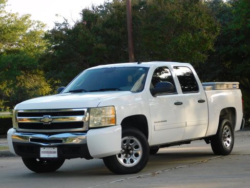Used 2010 Chevrolet Silverado 1500 LS image 1