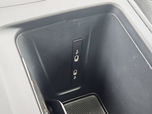 Used 2026 Volkswagen Tiguan SE AWD/4WD image 18