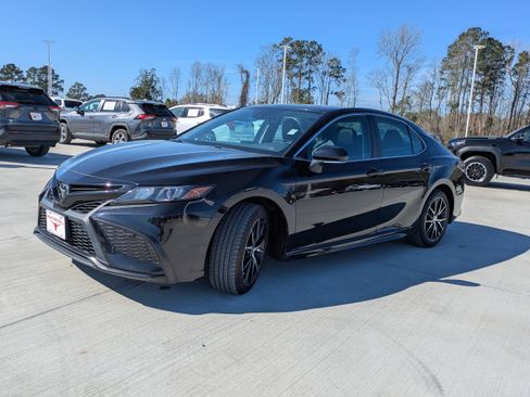 Certified 2024 Toyota Camry SE w/ Cold Weather Package image 3