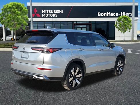 Used 2025 Mitsubishi Outlander SE FWD image 4