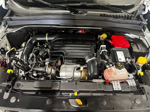 Used 2023 Jeep Renegade Altitude AWD/4WD image 11