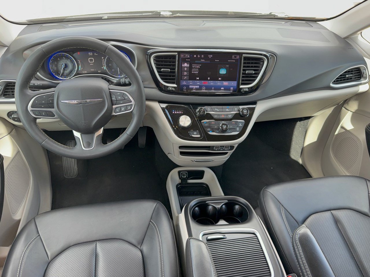 Used 2024 Chrysler Pacifica Touring-L FWD image 17