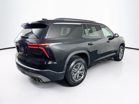 Used 2025 Chevrolet Traverse LT FWD image 9