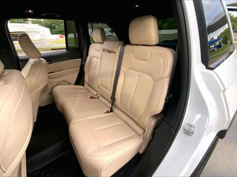 Used 2024 Jeep Grand Cherokee Limited w/ Trailer Tow Package RWD image 20