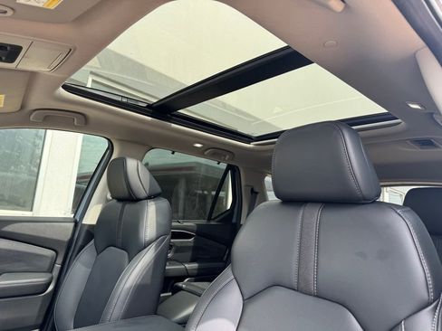 Used 2024 Honda Pilot Touring image 12