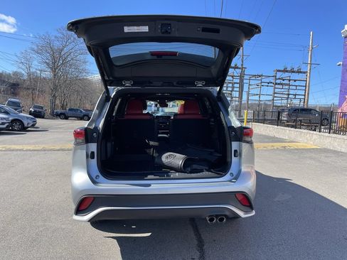 Used 2022 Toyota Highlander XSE AWD/4WD image 13