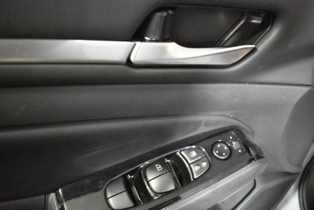 Certified 2024 Nissan Altima 2.0 SR FWD image 8