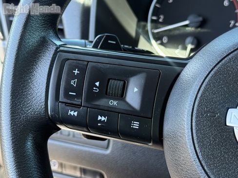 Used 2024 Nissan Rogue S image 17