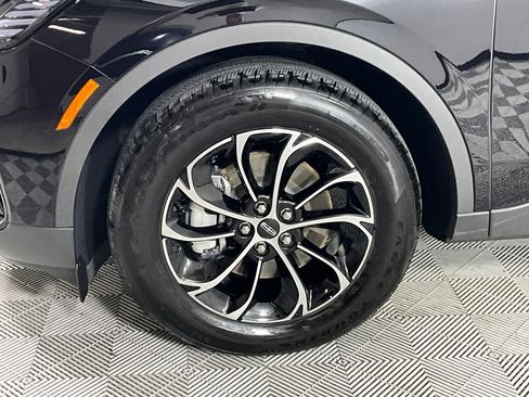 Used 2025 Lincoln Nautilus Premier AWD/4WD image 28