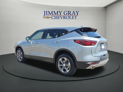 Used 2025 Chevrolet Blazer LT AWD/4WD image 3