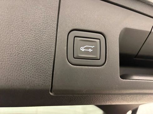 Used 2023 Cadillac XT4 Premium Luxury FWD image 37