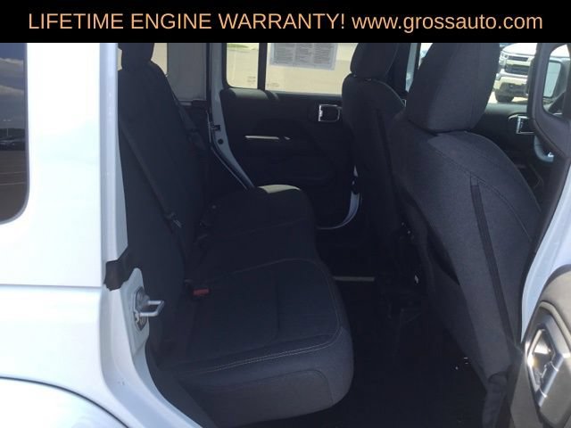 Used 2026 Jeep Wrangler Unlimited Sahara AWD/4WD image 12