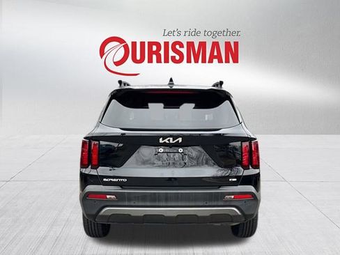 Used 2023 Kia Sorento S w/ Panoramic Sunroof Package image 3