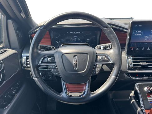 Used 2024 Lincoln Navigator Premiere image 12
