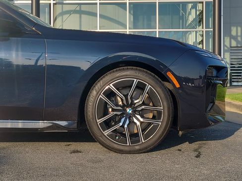 Used 2025 BMW 740i xDrive AWD/4WD image 9