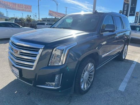 Used 2019 Cadillac Escalade Platinum image 3