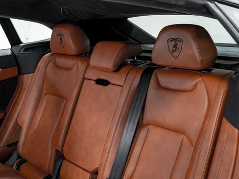 Used 2022 Lamborghini Urus AWD/4WD image 33
