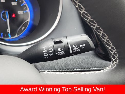 New 2026 Chrysler Pacifica Limited w/ Uconnect Theater Family Group FWD image 40