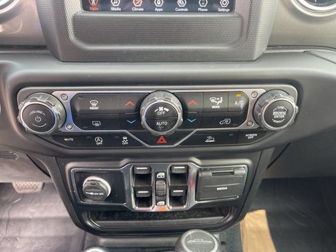 Used 2021 Jeep Gladiator Overland AWD/4WD image 21