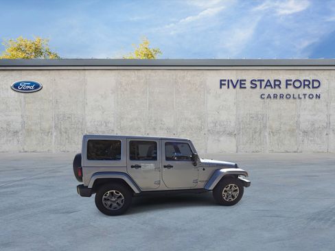 Used 2016 Jeep Wrangler Unlimited Rubicon w/ Connectivity Group image 9