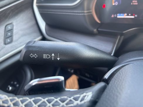 Used 2022 Jeep Grand Cherokee L Limited image 25