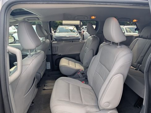 Used 2015 Toyota Sienna XLE w/ XLE Navigation Package FWD image 16