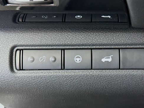 Used 2025 Nissan Pathfinder SV image 17