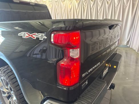 Used 2021 Chevrolet Silverado 1500 LT AWD/4WD image 13