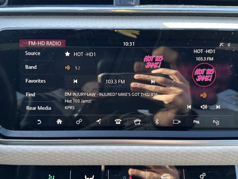 Used 2019 Land Rover Range Rover Velar R-Dynamic SE image 25