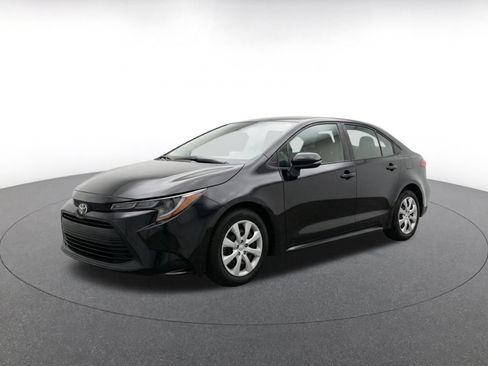 Used 2025 Toyota Corolla LE FWD image 3