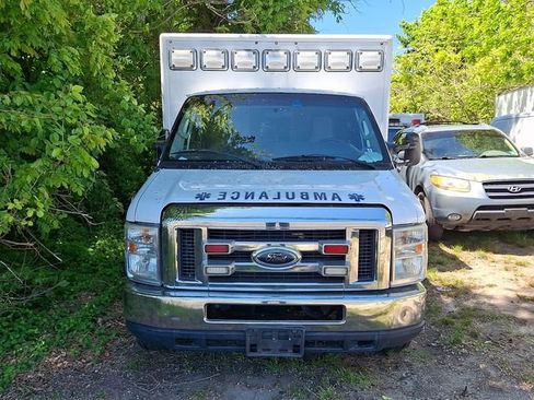 Used 2013 Ford E-450 and Econoline 450 Super Duty w/ Ambulance Prep Pkg RWD image 2