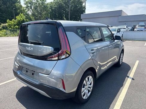 Used 2023 Kia Soul LX FWD image 4