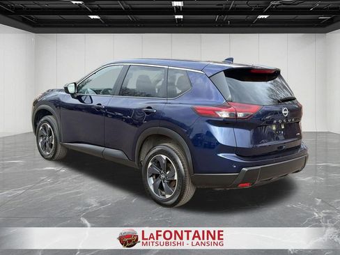 Used 2025 Nissan Rogue SV image 6