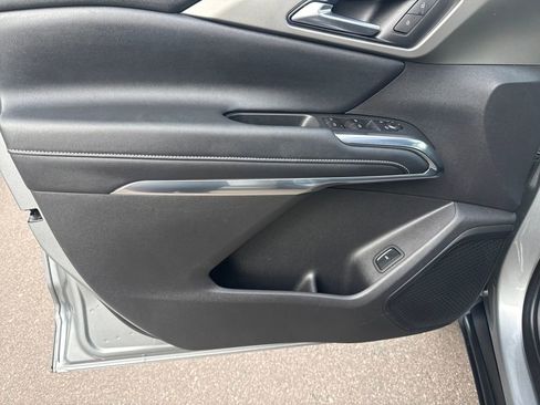 Used 2025 Chevrolet Traverse LT w/ Sun and Wheel Package image 10