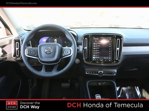 Used 2023 Volvo XC40 B4 Ultimate image 8