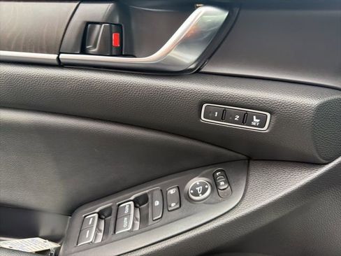 Used 2022 Honda Accord Touring image 19