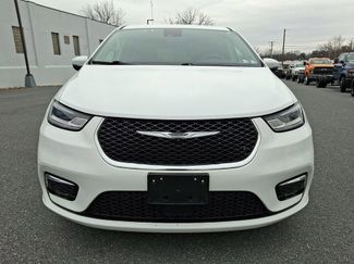 Used 2023 Chrysler Pacifica Touring-L video 2